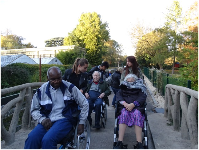 Promenade dans le parc après la visite du planétarium