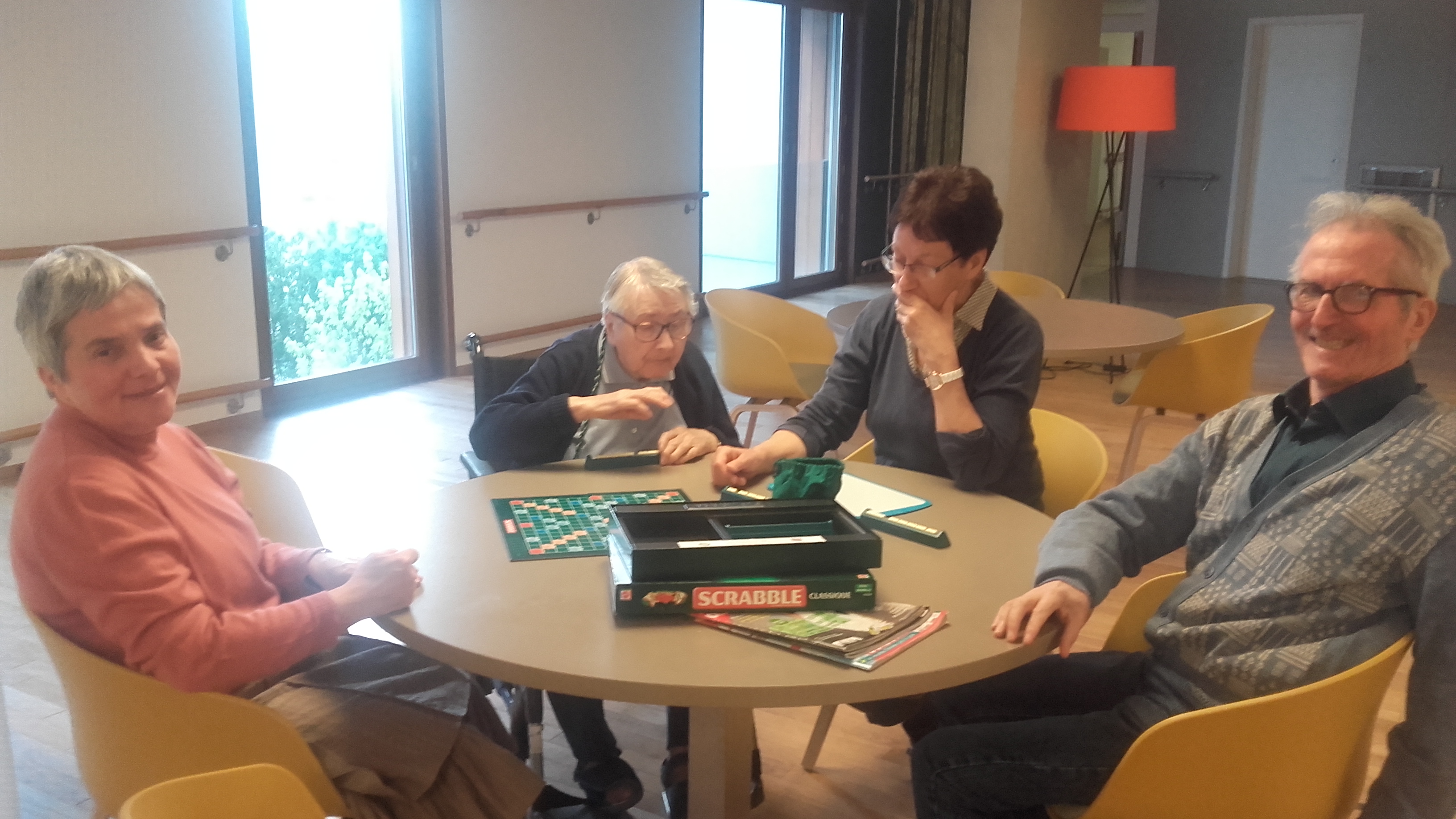 Jeux de société en maison de retraite