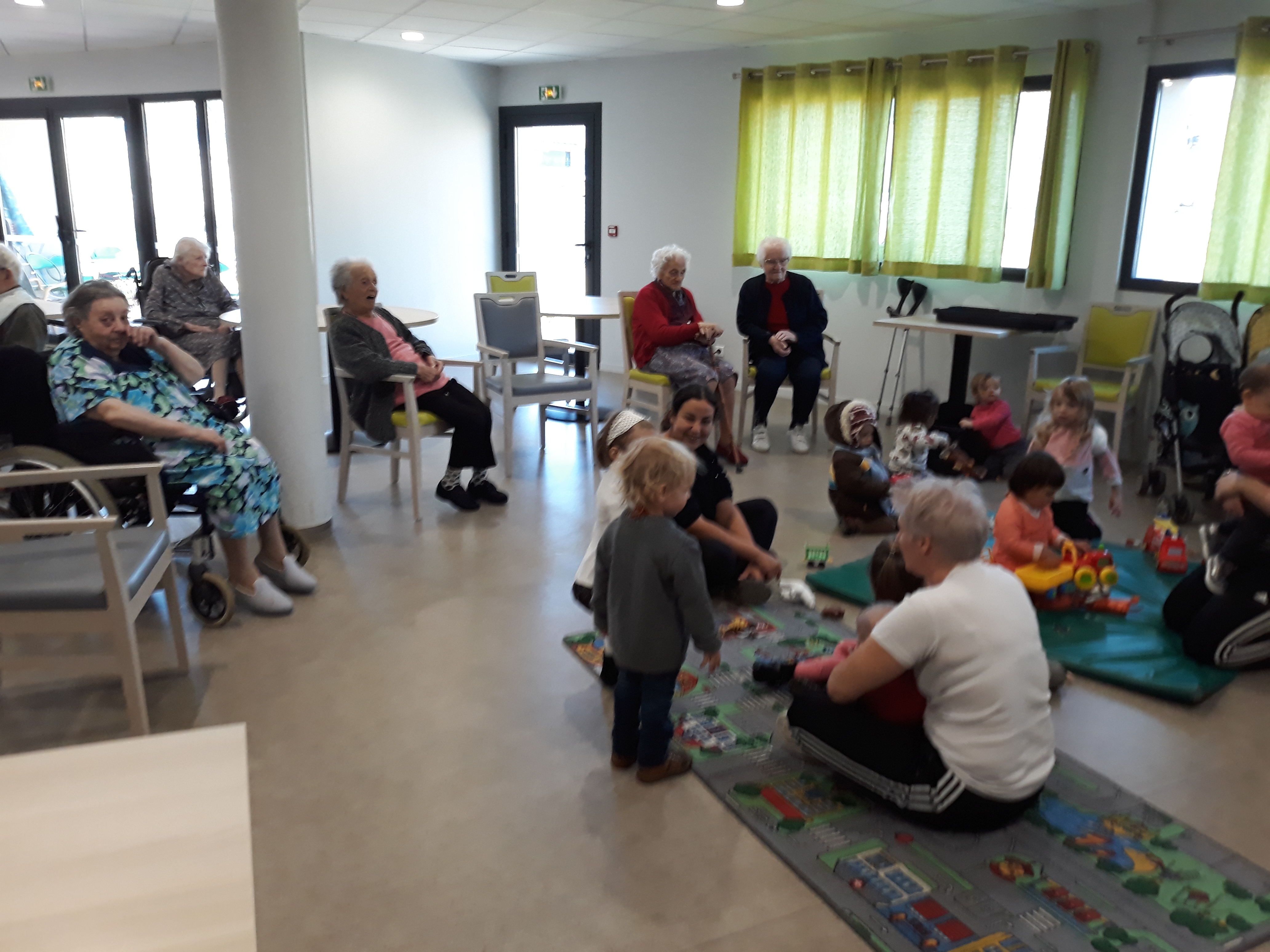 Visite des assistantes maternelles et de leurs petits
