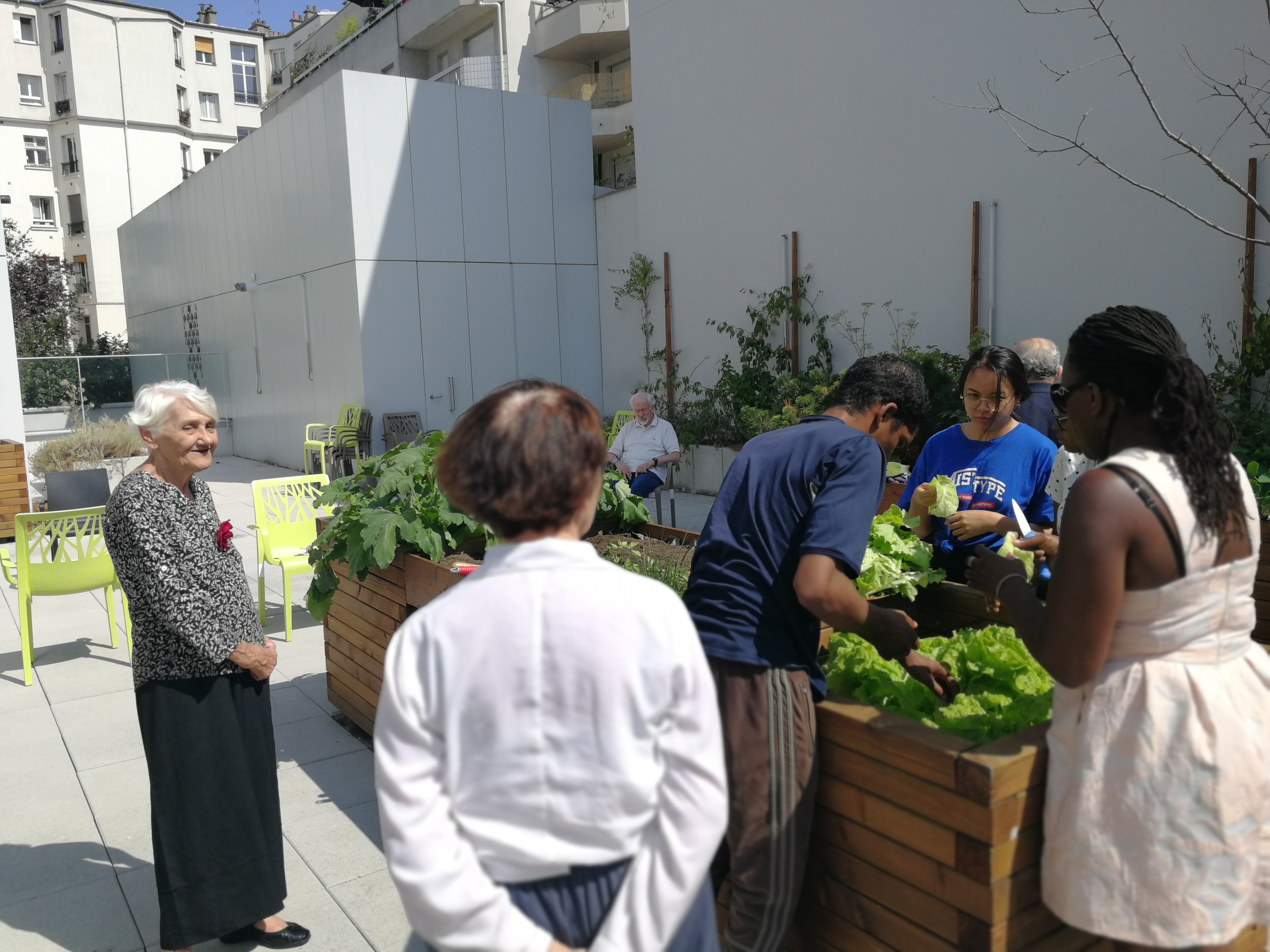 Atelier de jardinage à l'Ehpad Hospitalité Familiale