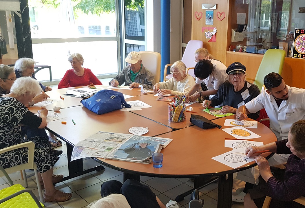 Atelier coloriage pour préparer Halloween