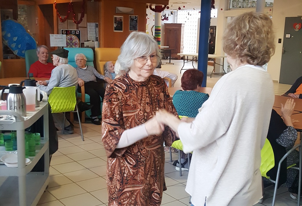 Bal/karaoké dans l'unité du Cèdre
