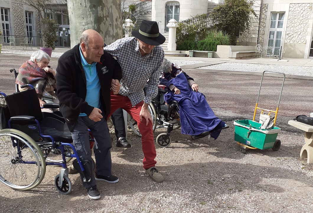 Partie de pétanque interservices 