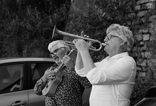 Voix et instruments se mêlent