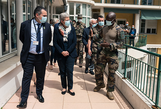 Mme Geneviève Darieussecq en visite de soutien au Centre gériatrique COS Beauséjour