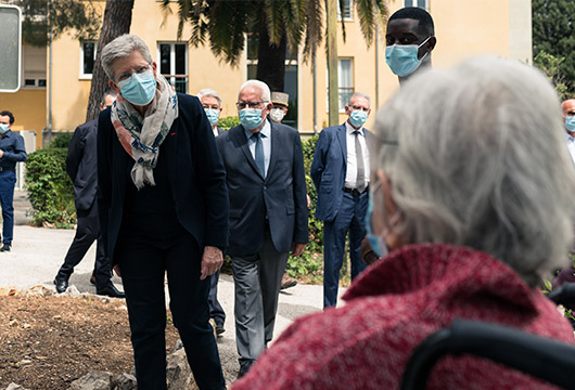 Mme Geneviève Darieussecq en visite de soutien au Centre gériatrique COS Beauséjour