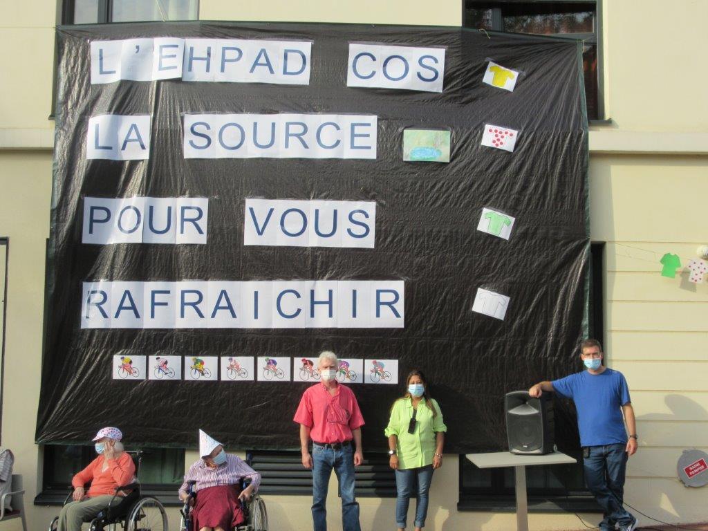 Les résidents de l'EHPAD COS La Source accueillent le Tour de France 2020