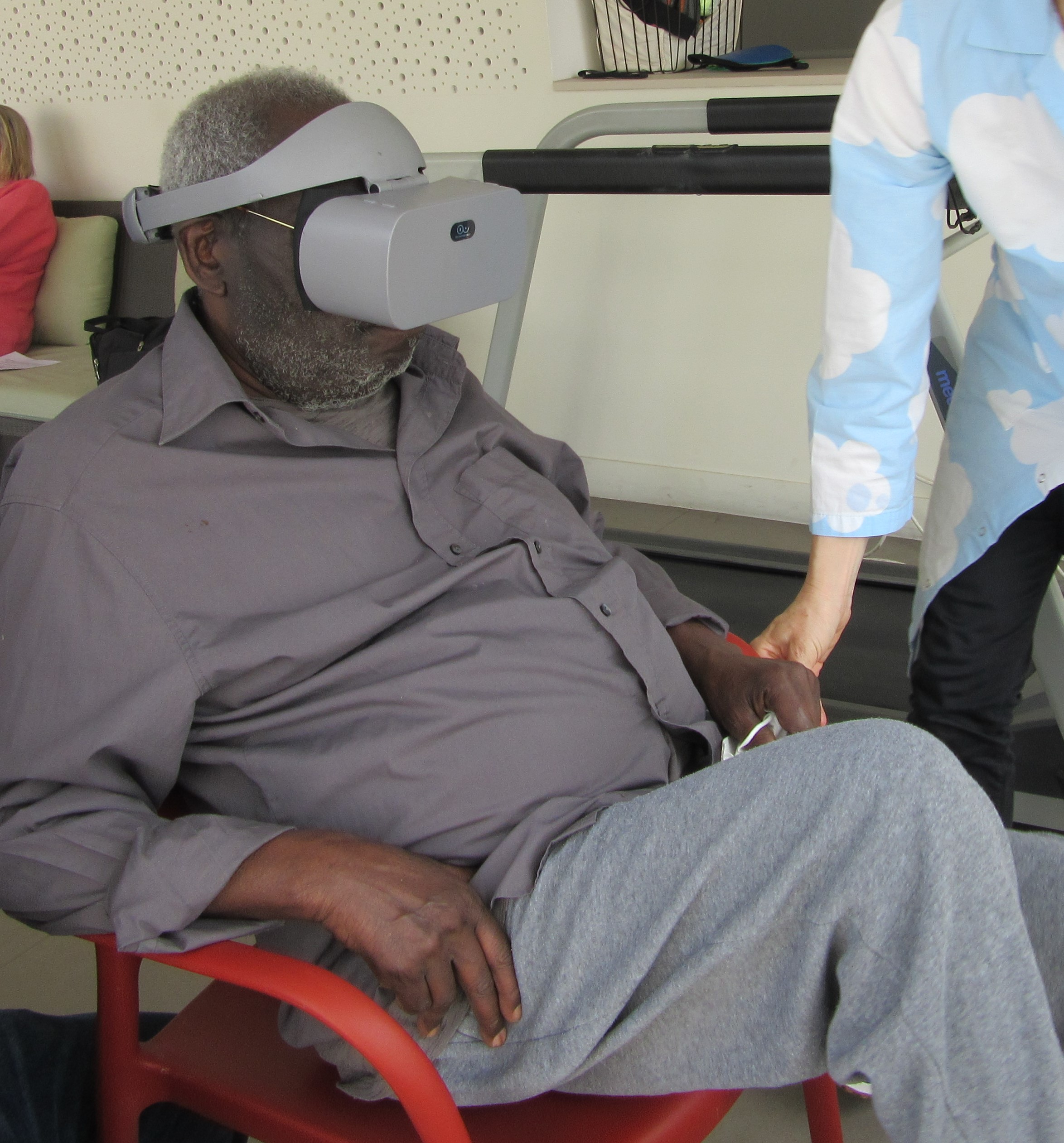 Séance d'entrainement en réalité virtuelle pour les résidents de l'EHPAD