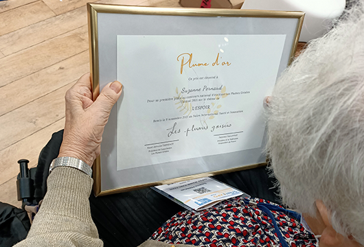 Concours d'écriture : remise du prix de la Plume d'or à Mme Pernaud