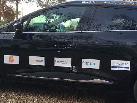 voiture logos sponsors