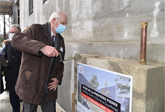 Michel CADOT, Président de la Fondation COS Alexandre Glasberg posant la 1ère pierre