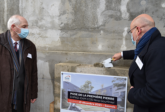 Raphaël DIAZ, Directeur Général de la Fondation COS Alexandre Glasberg posant la 1ère pierre