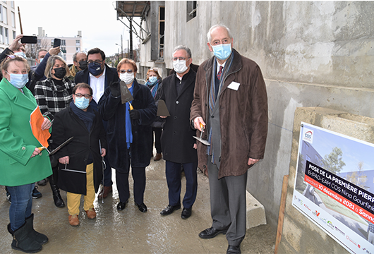 De droite à gauche, Michel CADOT, Bernard JAMET, Marie-Christine CAVECCHI, Pierre DENIZIOT et Laure KERVADEC