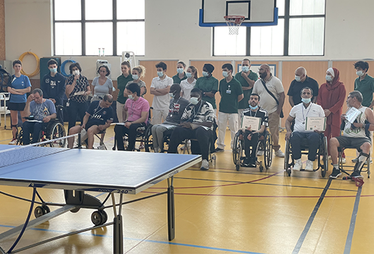 Remise des prix à l'issue du tournoi de ping pong handisport