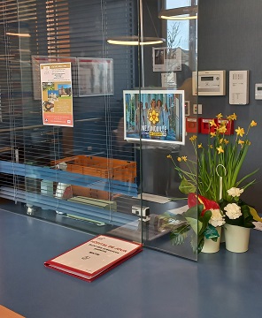 Affichage et fleurs accueil Pasteur 2