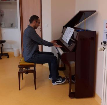 Un vent de nouveauté souffle à la Colagne avec la mise en place d’un « atelier piano » hebdomadaire ! 