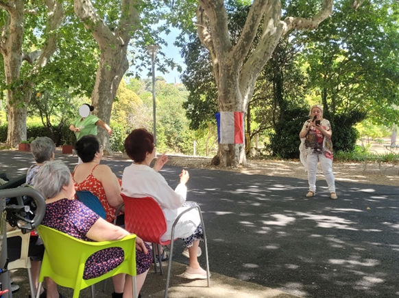 Un concert à l’ombre des platanes