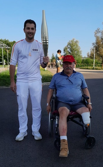 Patients Pasteur avec le porteur de flamme 2