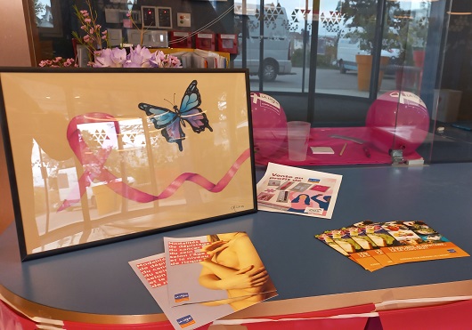 Accueil Pasteur 2 vente goodies et tableau