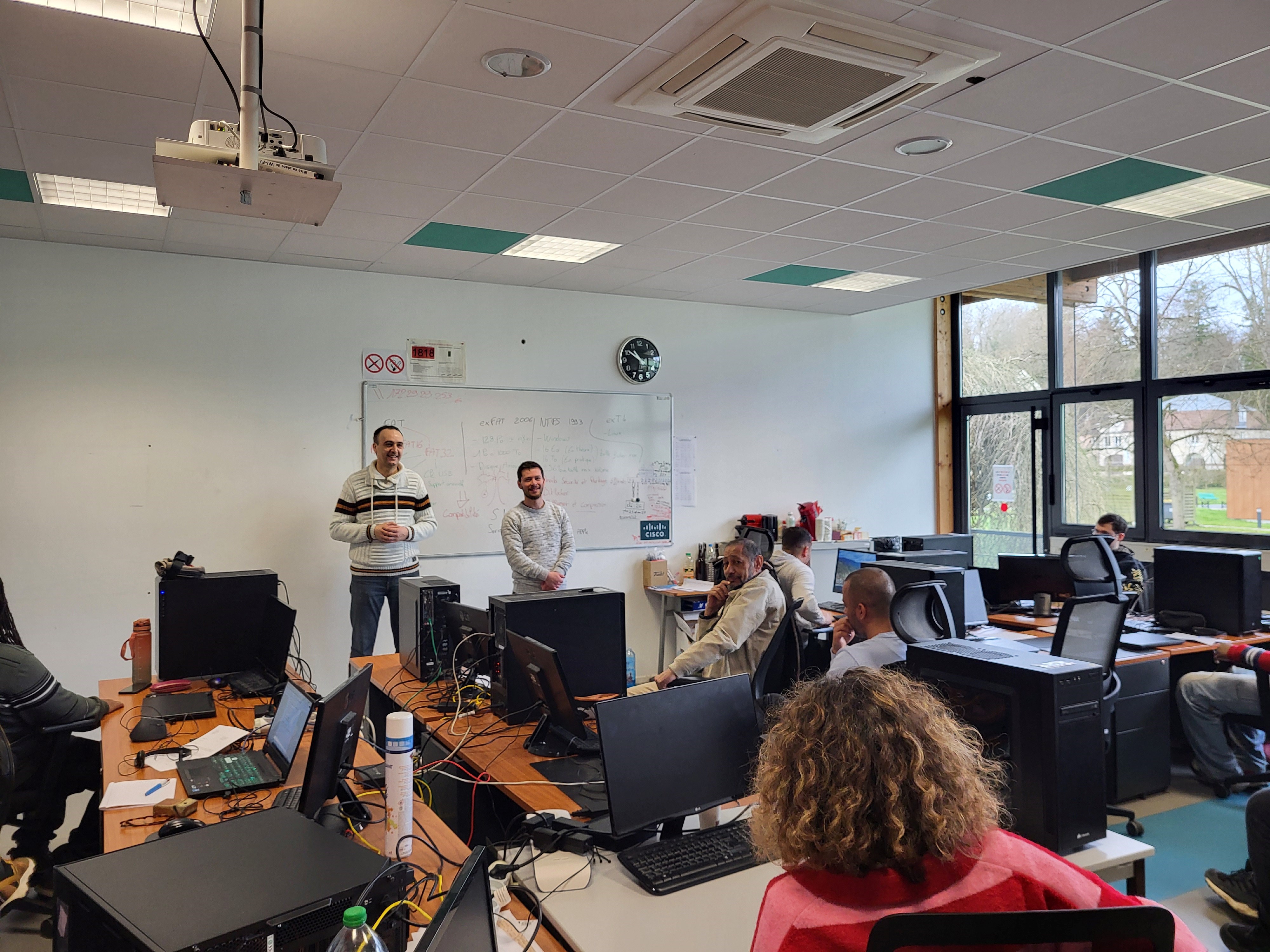 Les stagiaires « Technicien d’assistance en informatique » reçoivent deux « anciens »