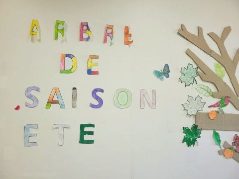 Un arbre des saisons au PASA de jour