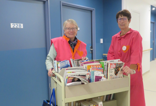 Distribution de livres dans les services de soins - CRF COS Divio