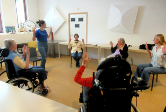 Séance de qi-gong - gym chinoise - Ehpad COS Hospitalité familiale