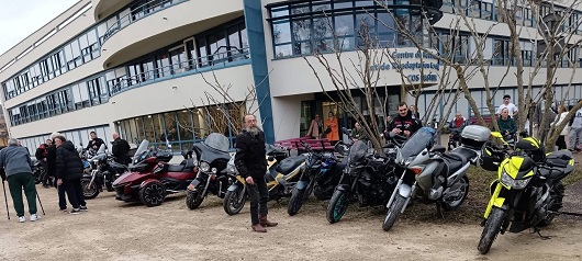 Les motos devant Pasteur 1