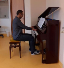 Un vent de nouveauté souffle à la Colagne avec la mise en place d’un « atelier piano » hebdomadaire ! 