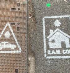 Pictogrammes indiquant le sens de circulation et la présence de véhicule sur le trajet